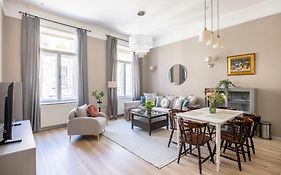 Charming Central Dream Home & Retreat By Prestige Homes